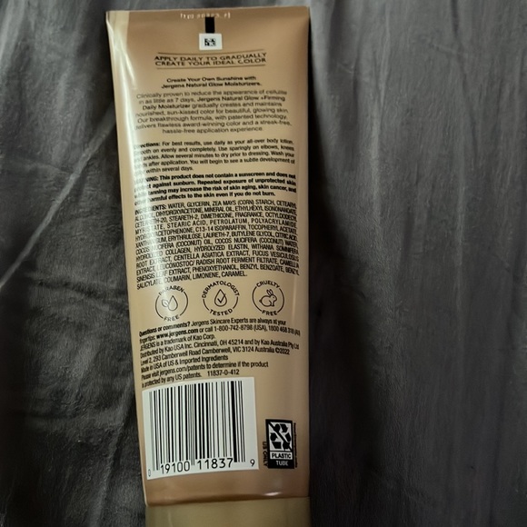 Jergens Natural Glow. Firming plus daily moisturizer. - Picture 2 of 2